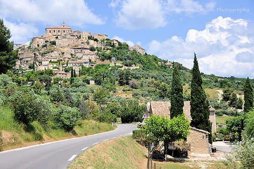 Gordes : la ville colline... par L_a_mer