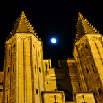 Lune à l'entrée du Palais des Papes : essai transformé by Laurent2Couesbouc - Avignon 84000 Vaucluse Provence France