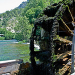Moulin à eau par GUGGIA - Fontaine de Vaucluse 84800 Vaucluse Provence France