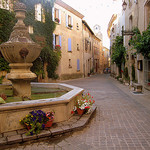 L'enfant à la fontaine - Venasque, village des monts du Ventoux par Olivier Colas - Venasque 84210 Vaucluse Provence France