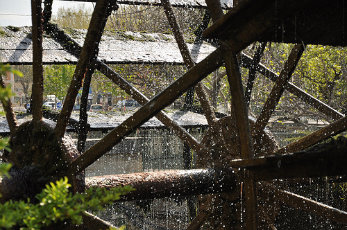 Roue à aubes à l'Isle sur la Sorgue by Laurent2Couesbouc