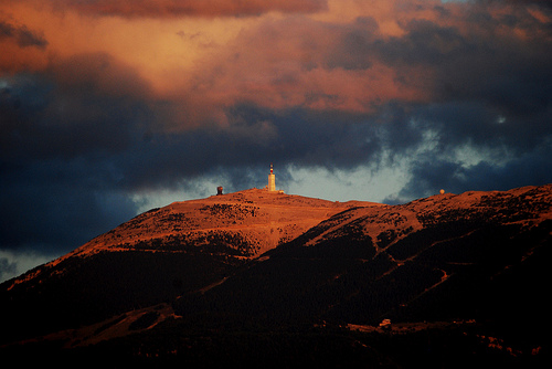 Le Mont Ventoux en colère par Marcxela