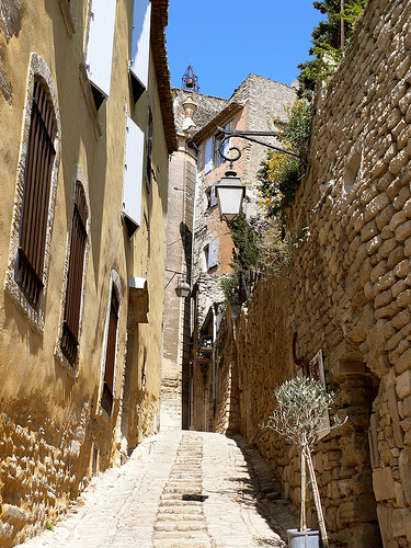 Ruelle de Lacoste by jackie bernelas