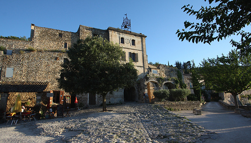 Place du village - Oppède le Vieux by Mr Gourmand