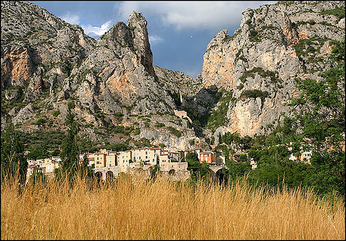 Village de Moustiers-Sainte-Marie par peace-on-earth.org