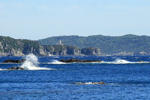 L'île de Porquerolles (vu depuis la Presqu'île de Giens) by Seb+Jim