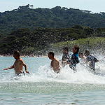 Tous à l'eau ! Sur la plage de Porquerolles par Carine.C - Porquerolles 83400 Var Provence France