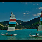 Catamarans sur le Lac de Castillon by Zhaouillee (Dosithee Deed) - St. Julien du Verdon 04170 Alpes-de-Haute-Provence Provence France