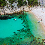 Plage de la Calanque d'En-vau et son eau turquoize par guitou2mars - Cassis 13260 Bouches-du-Rhône Provence France