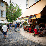 Lourmarin, Brasserie de la Fontaine par Ann McLeod Images - Lourmarin 84160 Vaucluse Provence France